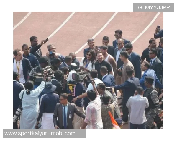 梅西印度行引发球迷骚乱两人因破坏公物被警方逮捕